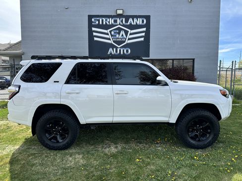 Used 2018 Toyota 4Runner SR5 image 5