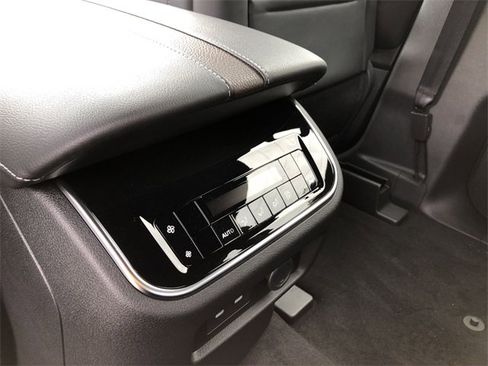 New 2026 Nissan Armada SL w/ Captain's Chari Seat Package image 20