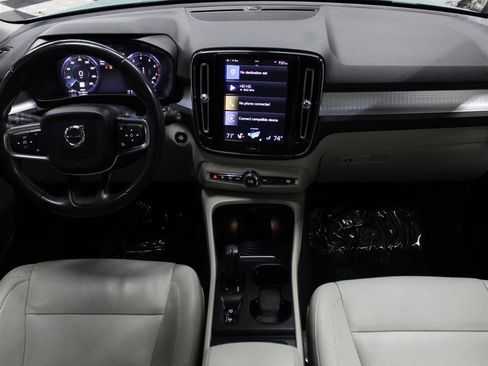 Used 2019 Volvo XC40 T5 Momentum image 9