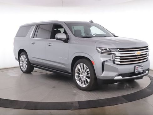 Used 2024 Chevrolet Suburban High Country AWD/4WD image 2
