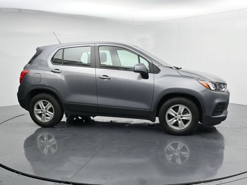 Used 2020 Chevrolet Trax LS FWD image 9