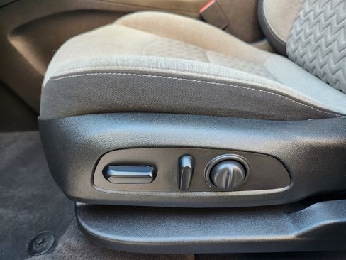 Used 2022 Chevrolet Equinox LS w/ LS Convenience Package image 29