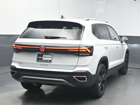 Used 2025 Volkswagen Taos SE image 7