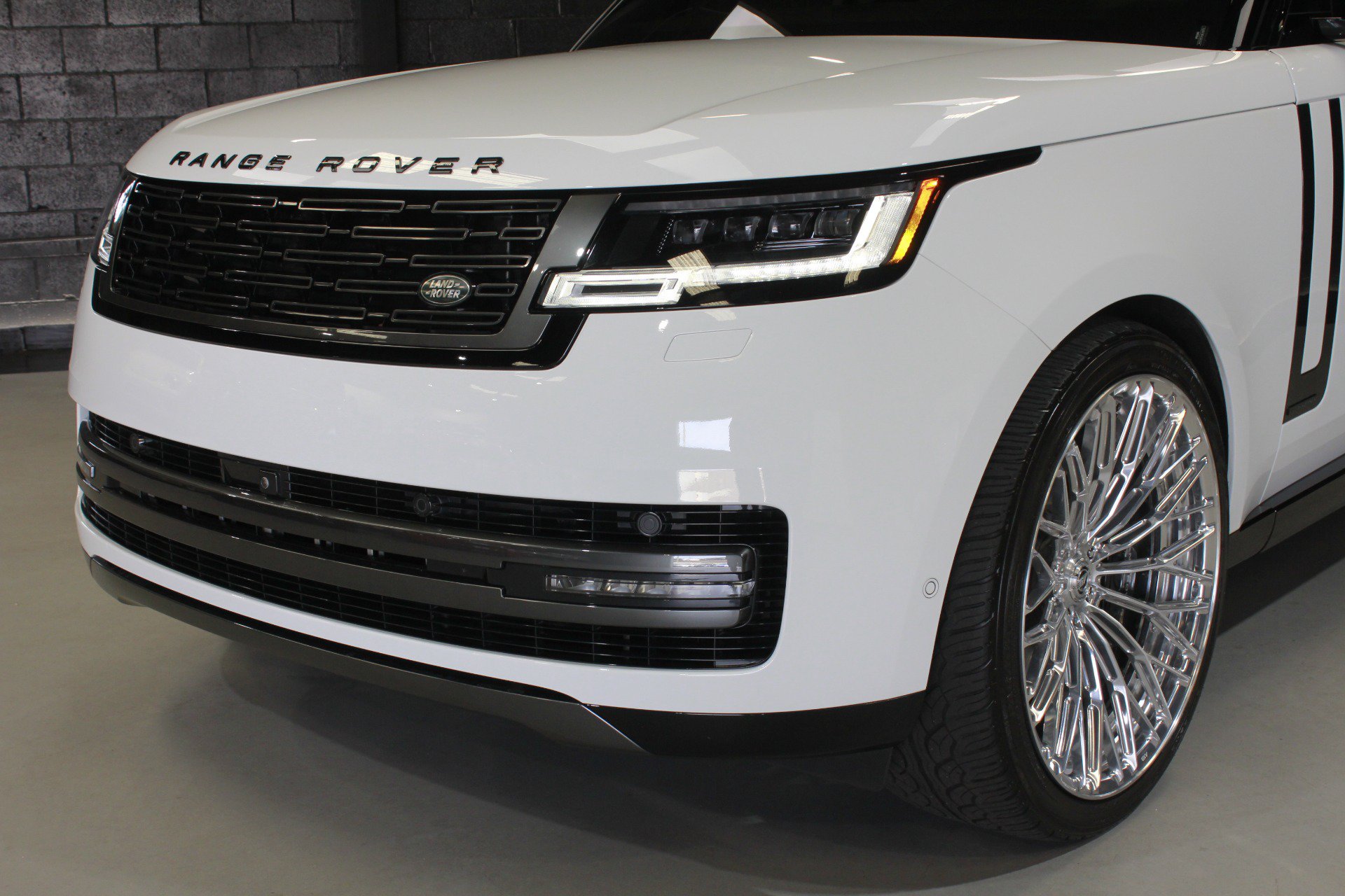 Used 2023 Land Rover Range Rover Long Wheelbase Autobiography AWD/4WD image 8