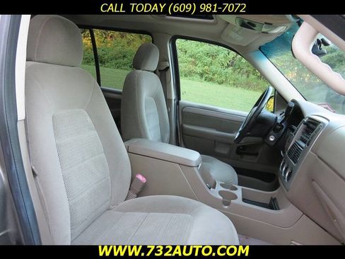 Used 2003 Ford Explorer XLT image 7