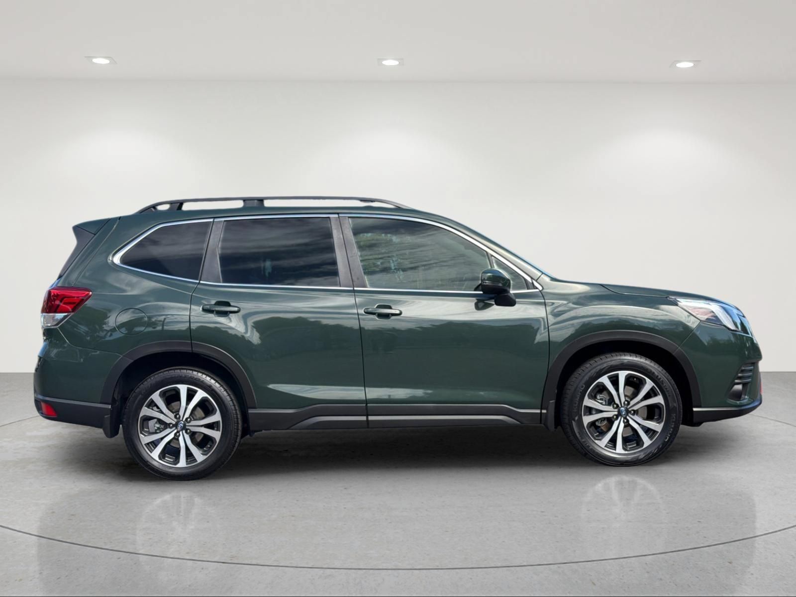 Used 2022 Subaru Forester Limited AWD/4WD image 6