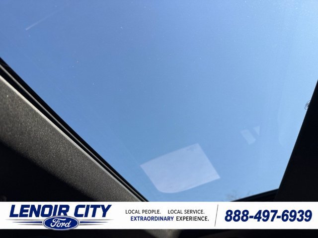 Used 2020 Ford Explorer XLT w/ Equipment Group 202A AWD/4WD image 17
