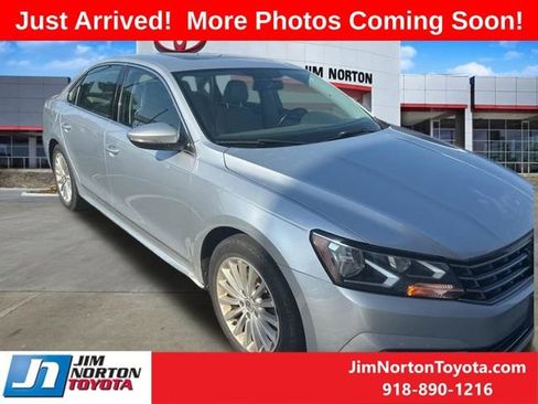 Used 2017 Volkswagen Passat 1.8T SE FWD image 1
