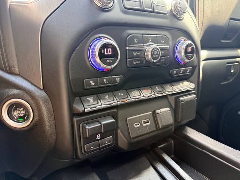 Used 2021 GMC Sierra 3500 Denali w/ Denali Ultimate Package AWD/4WD image 31