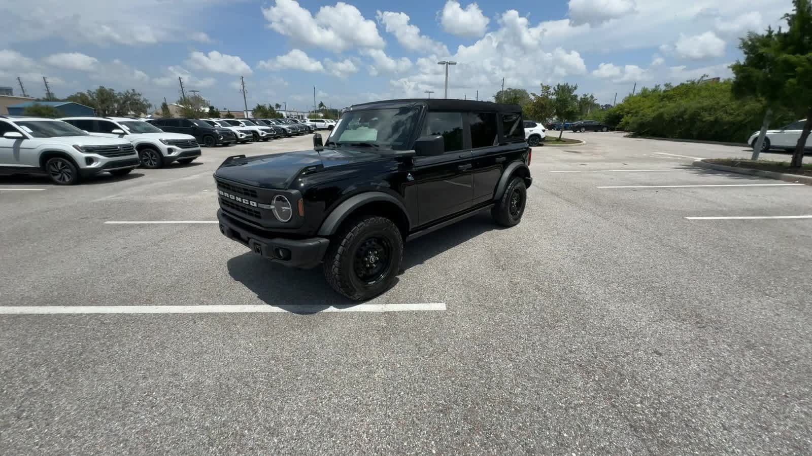 Used 2023 Ford Bronco Black Diamond AWD/4WD image 3