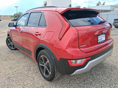 Used 2023 Kia Niro FWD image 3