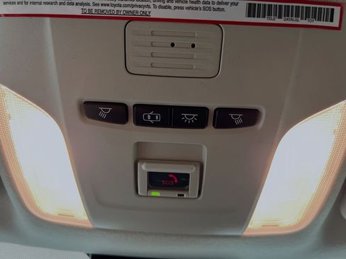 Used 2022 Toyota Corolla LE w/ Premium Interior Package image 21