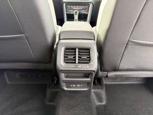 New 2026 Volkswagen Taos SE FWD image 22