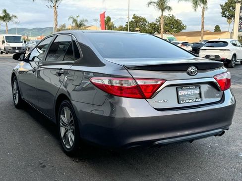 Used 2017 Toyota Camry SE image 5