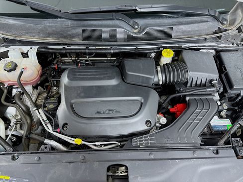 Used 2024 Chrysler Pacifica Touring-L FWD image 30