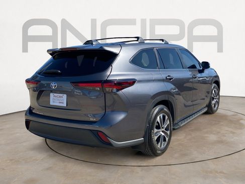 Used 2024 Toyota Highlander XLE image 10