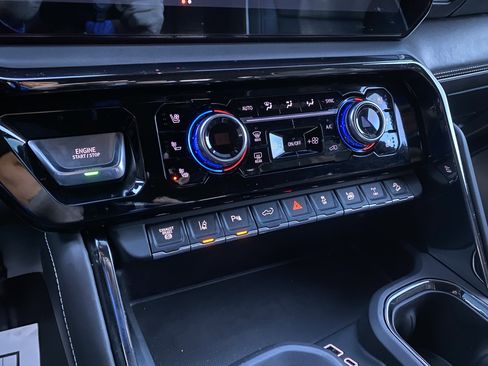 Used 2024 GMC Sierra 2500 AT4X image 30