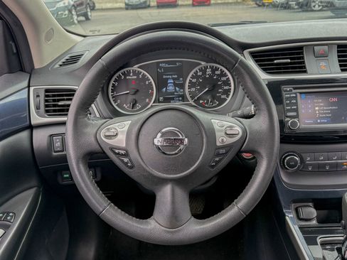Used 2017 Nissan Sentra SR w/ SR Premium Technology Package image 23