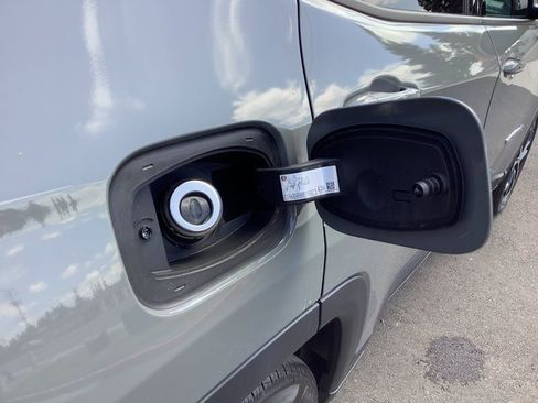 Used 2024 Jeep Compass Limited image 30