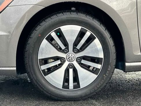 Used 2016 Volkswagen e-Golf SE w/ DC Fast Charging Package image 25
