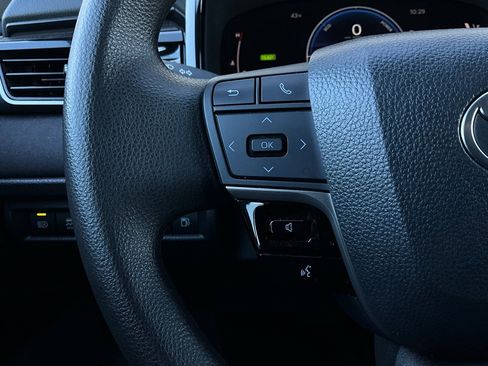 Used 2025 Toyota Camry LE image 32