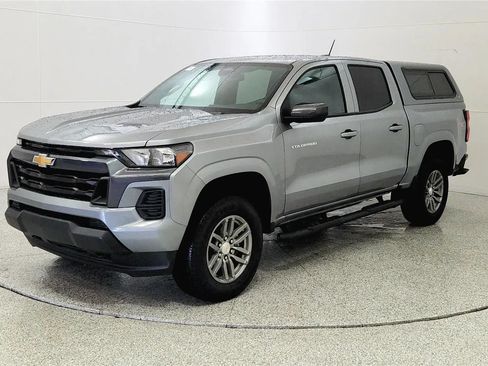 Used 2025 Chevrolet Colorado LT AWD/4WD image 3