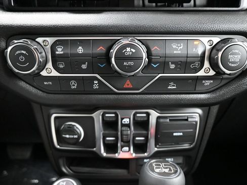 New 2026 Jeep Gladiator Sport AWD/4WD image 16