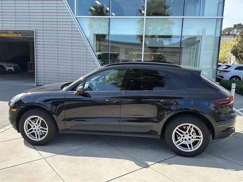 Used 2017 Porsche Macan AWD image 9