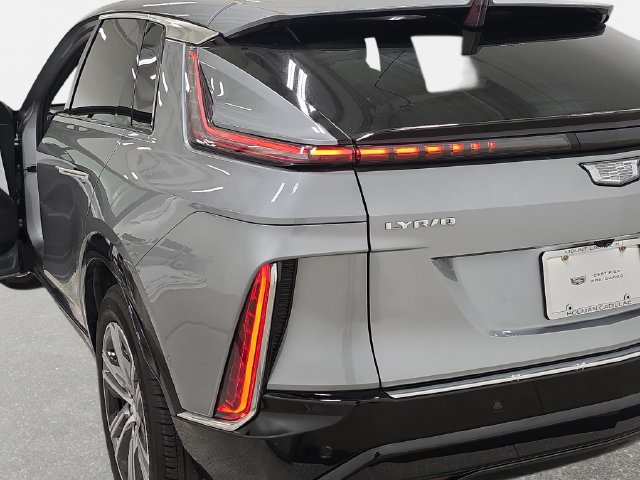 Certified 2024 Cadillac Lyriq Luxury AWD/4WD image 31