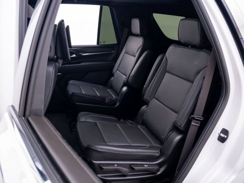 Used 2024 GMC Yukon Denali w/ Advanced Technology Package AWD/4WD image 18