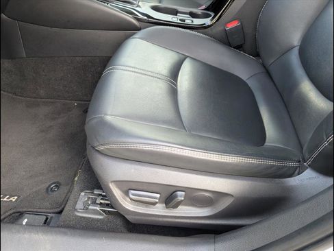 Used 2025 Toyota Corolla XLE image 10