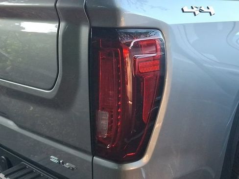 Used 2025 GMC Sierra 1500 SLT AWD/4WD image 9