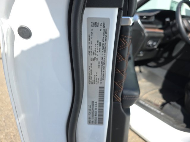 Used 2023 Jeep Grand Cherokee L Summit w/ Advanced Protech Group IV AWD/4WD image 31