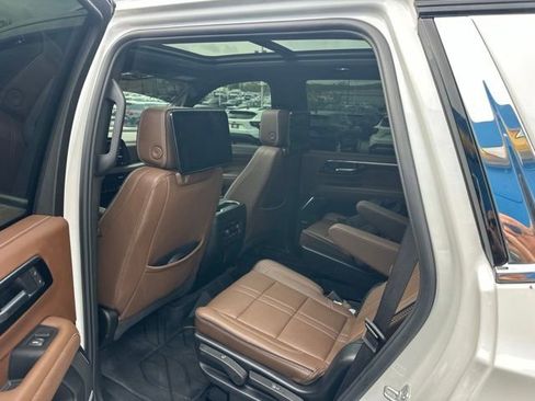 Used 2025 Chevrolet Tahoe High Country AWD/4WD image 6