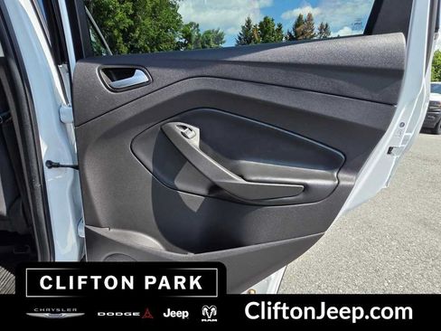 Used 2019 Ford Escape SE AWD/4WD image 17