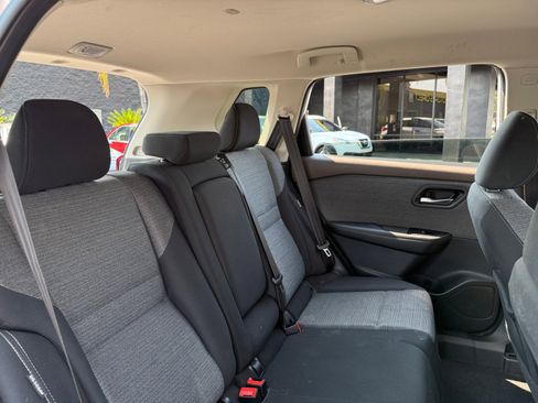 Used 2022 Nissan Rogue SV image 18