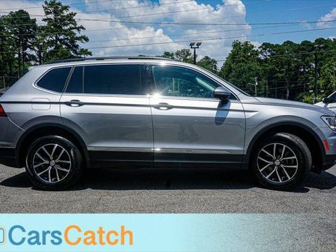 Used 2021 Volkswagen Tiguan SE FWD image 2