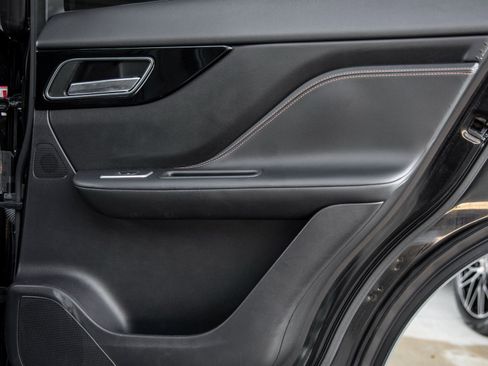 Used 2019 Jaguar F-PACE Prestige image 32