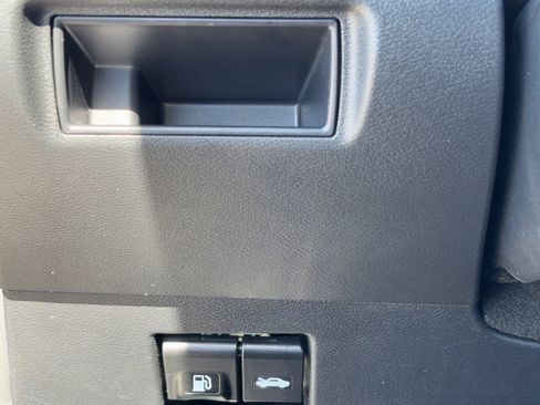 Certified 2025 Nissan Versa SV image 28