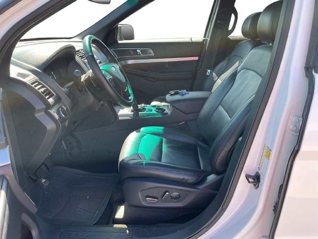 Used 2017 Ford Explorer XLT w/ Equipment Group 202A FWD image 23