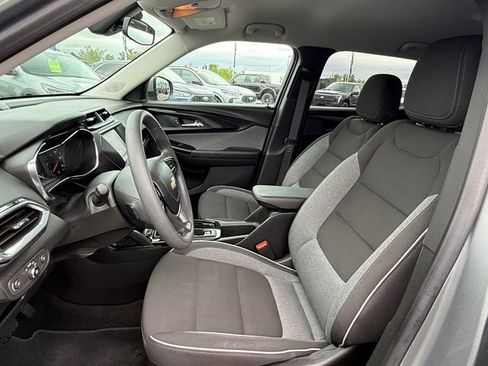 Used 2023 Chevrolet TrailBlazer LT FWD image 6