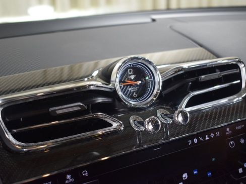 New 2026 Bentley Bentayga Extended Wheelbase AWD/4WD image 31