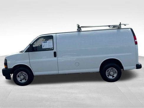 Used 2020 Chevrolet Express 3500 w/ Driver Convenience Package RWD image 8