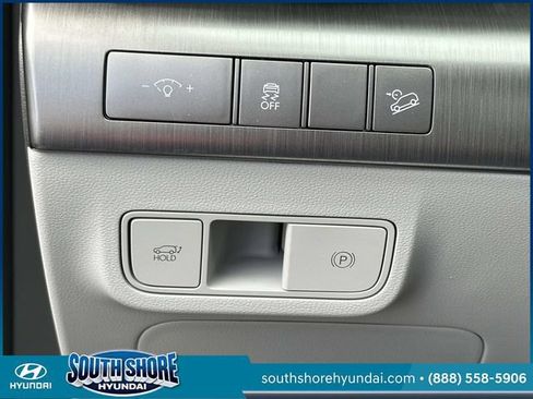 Certified 2024 Hyundai Kona Limited FWD image 23