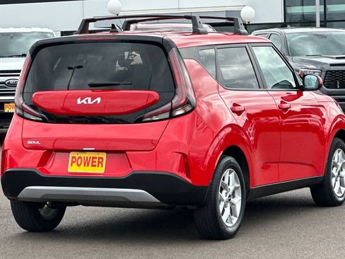 Used 2024 Kia Soul LX w/ Option Group 015 FWD image 4