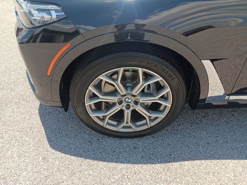 Used 2021 BMW X7 xDrive40i w/ Premium Package AWD/4WD image 2