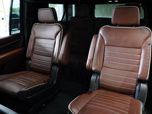 Used 2023 GMC Yukon XL Denali Ultimate AWD/4WD image 34