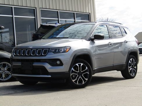 Used 2022 Jeep Compass Limited w/ Sun and Sound Group image 12