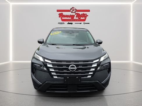 Used 2025 Nissan Rogue SV FWD image 8