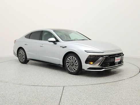 Used 2024 Hyundai Sonata Limited FWD image 3